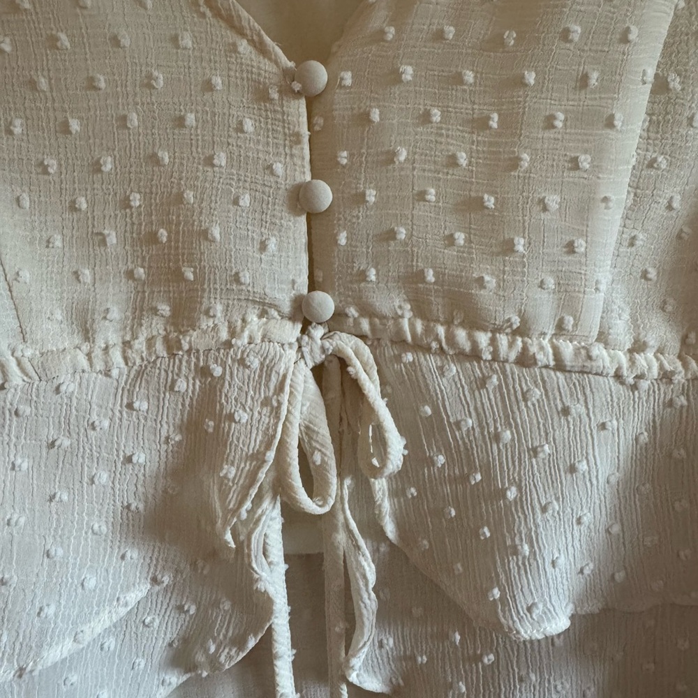 Elegant White Ruffled Blouse - Picture 3 of 4